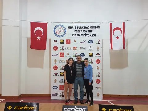 U19 KKTC Badminton Şampiyonasında Seymen-Eren ve YDÜ Damgası