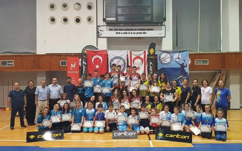 Carlton Yıldızlar Kız ve Erkek Liginde Şampiyon YDÜ